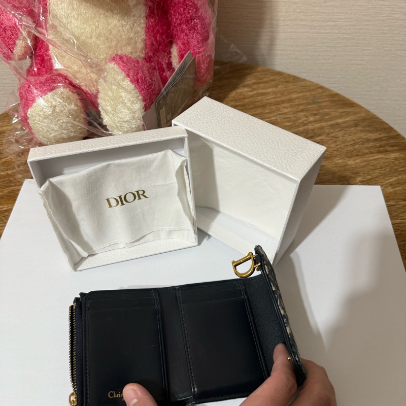 💎《Dior OBLIQUE》海軍藍 緹花 馬鞍 三折短夾-2