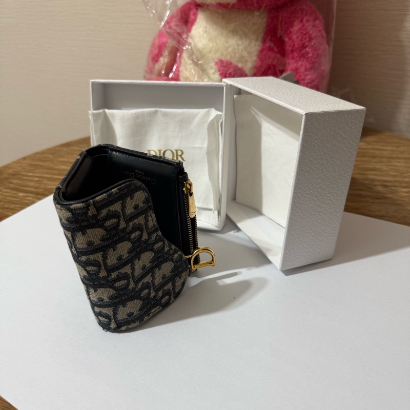 💎《Dior OBLIQUE》海軍藍 緹花 馬鞍 三折短夾-4