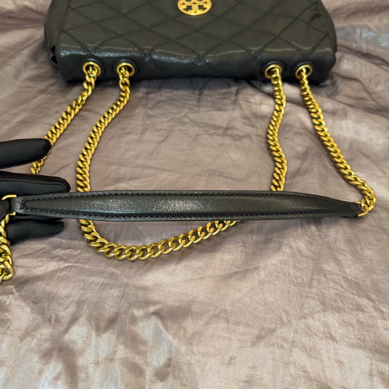 「JL精品代購」TORY BURCH WILLA 金色LOGO菱格翻蓋肩背/斜背二用包-黑色/大-19