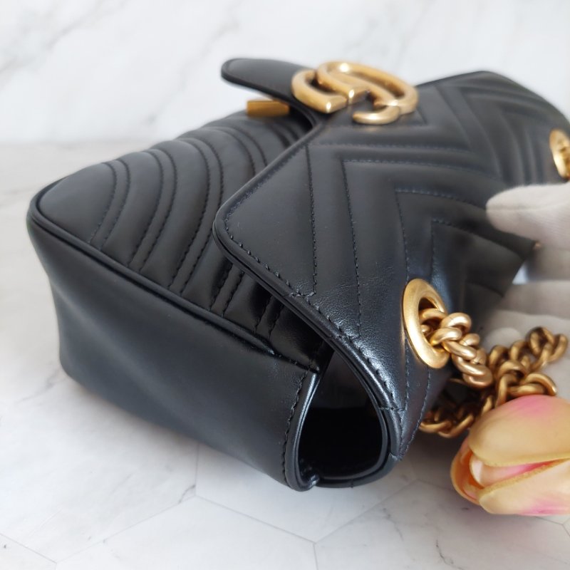 Gucci Marmont 🎀現品實拍 🎀仿舊金雙G皮革斜背/肩背包-26cm(443497-黑)~二手品約9.成新-23