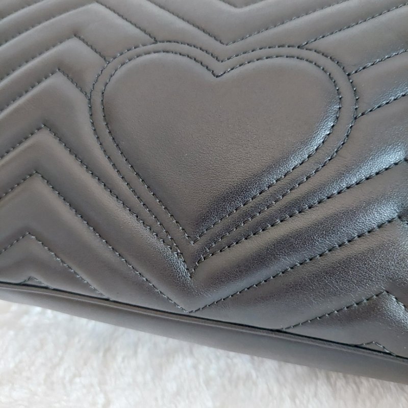 Gucci Marmont 🎀現品實拍 🎀仿舊金雙G皮革斜背/肩背包-26cm(443497-黑)~二手品約9.成新-25