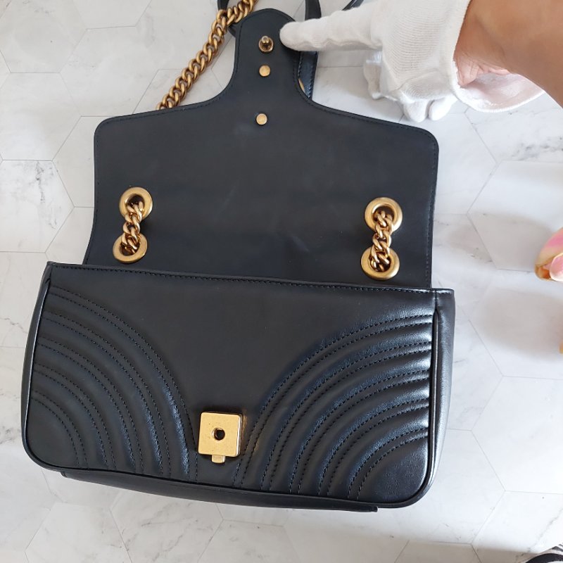 Gucci Marmont 🎀現品實拍 🎀仿舊金雙G皮革斜背/肩背包-26cm(443497-黑)~二手品約9.成新-83