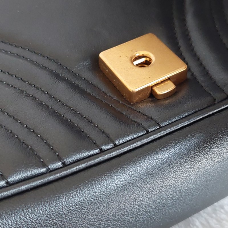 Gucci Marmont 🎀現品實拍 🎀仿舊金雙G皮革斜背/肩背包-26cm(443497-黑)~二手品約9.成新-94