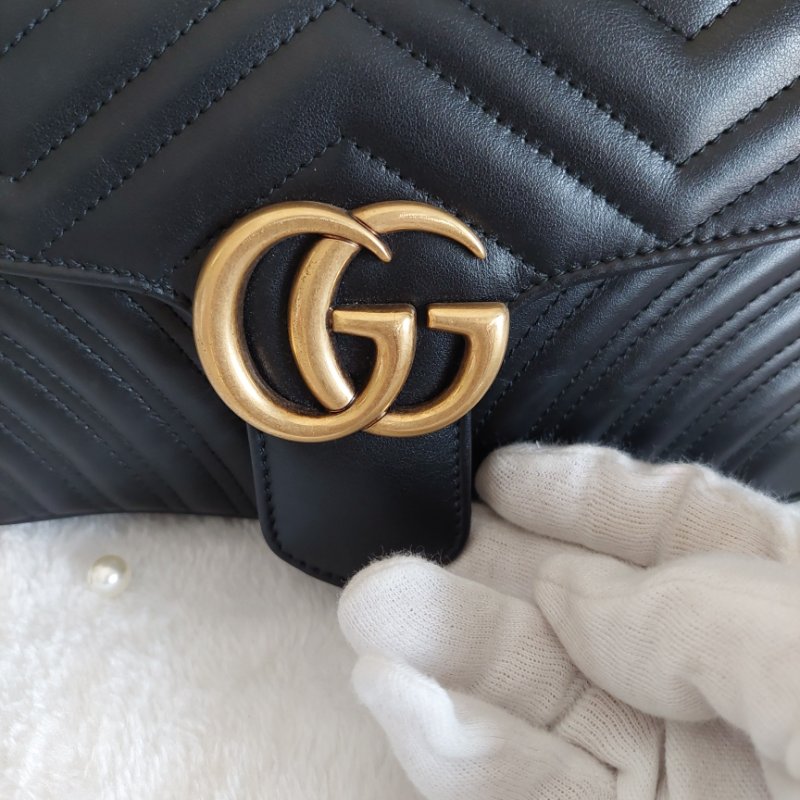 Gucci Marmont 🎀現品實拍 🎀仿舊金雙G皮革斜背/肩背包-26cm(443497-黑)~二手品約9.成新-54