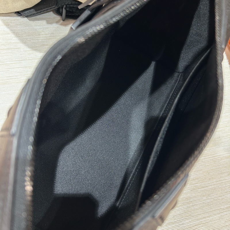 Lv city keepall 黑色牛皮斜孭袋-5