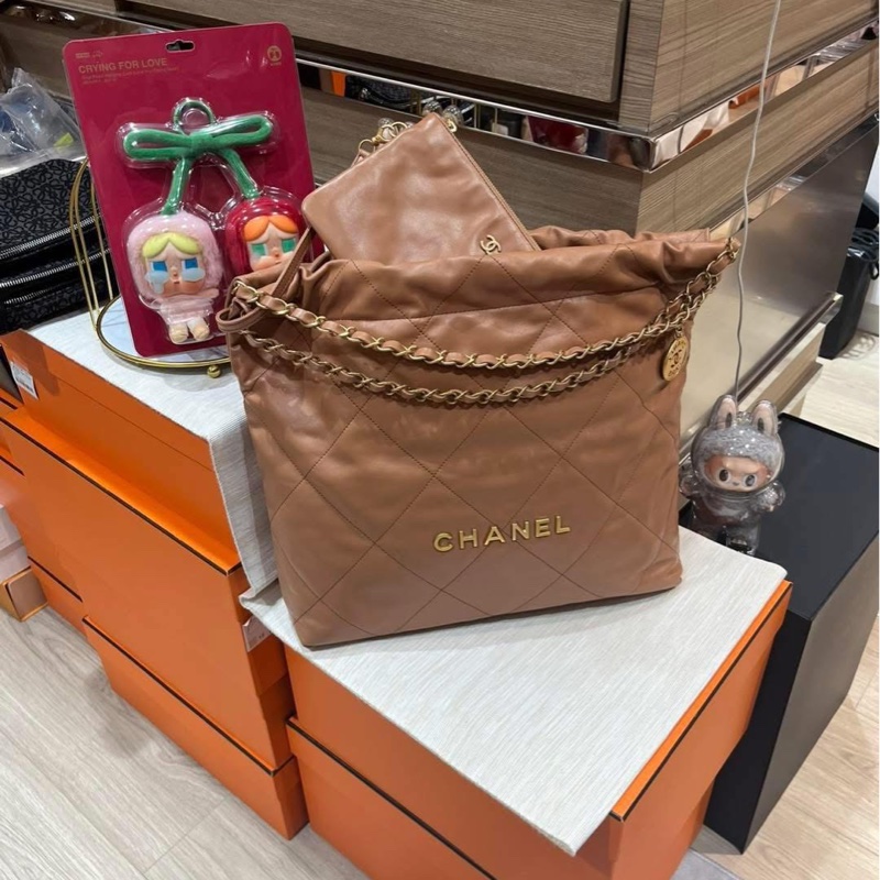 Chanel 22 medium hobo calfskin-0