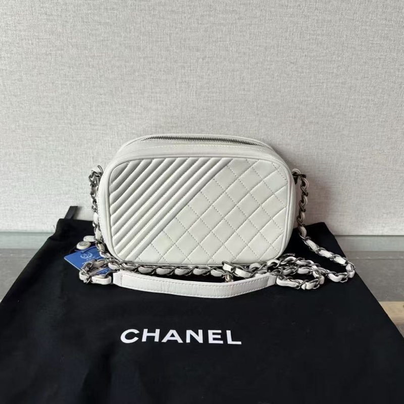 ✨CHANEL 白銀牛皮菱格紋相機斜背包 19*12*8 98新 配件塵袋-0