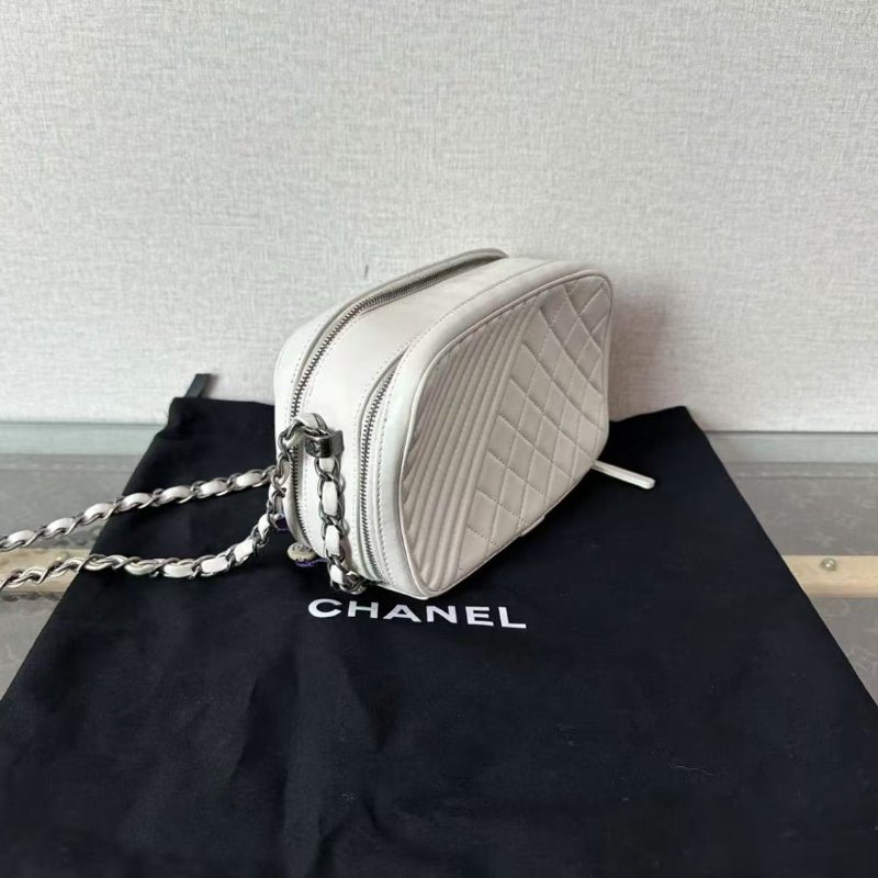 ✨CHANEL 白銀牛皮菱格紋相機斜背包 19*12*8 98新 配件塵袋-5