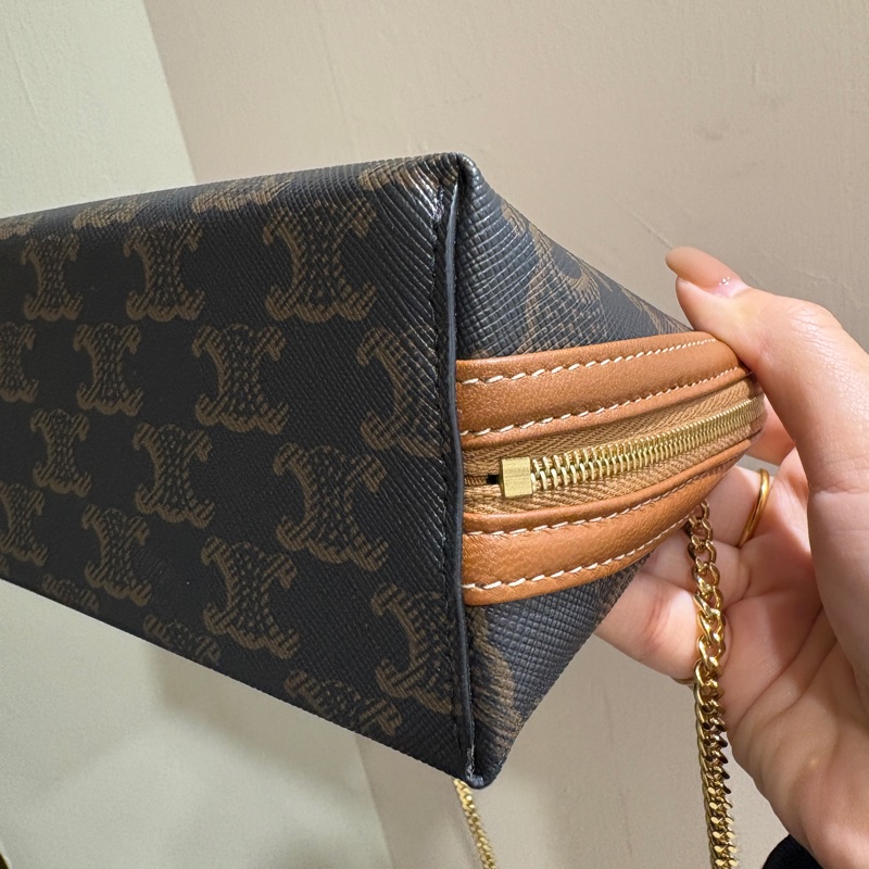 CELINE 棕色老花羊皮金鍊貝殼包-6