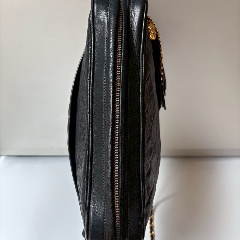 Chanel 古董金鍊金球流蘇黑皮菱格斜背包-23