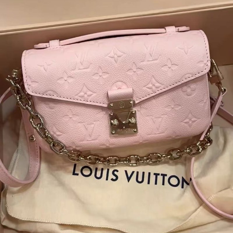 lv 新款櫻花粉全皮壓紋小郵差 上手有質感 5月份才發售的新款色 配件盒子塵袋購證-5