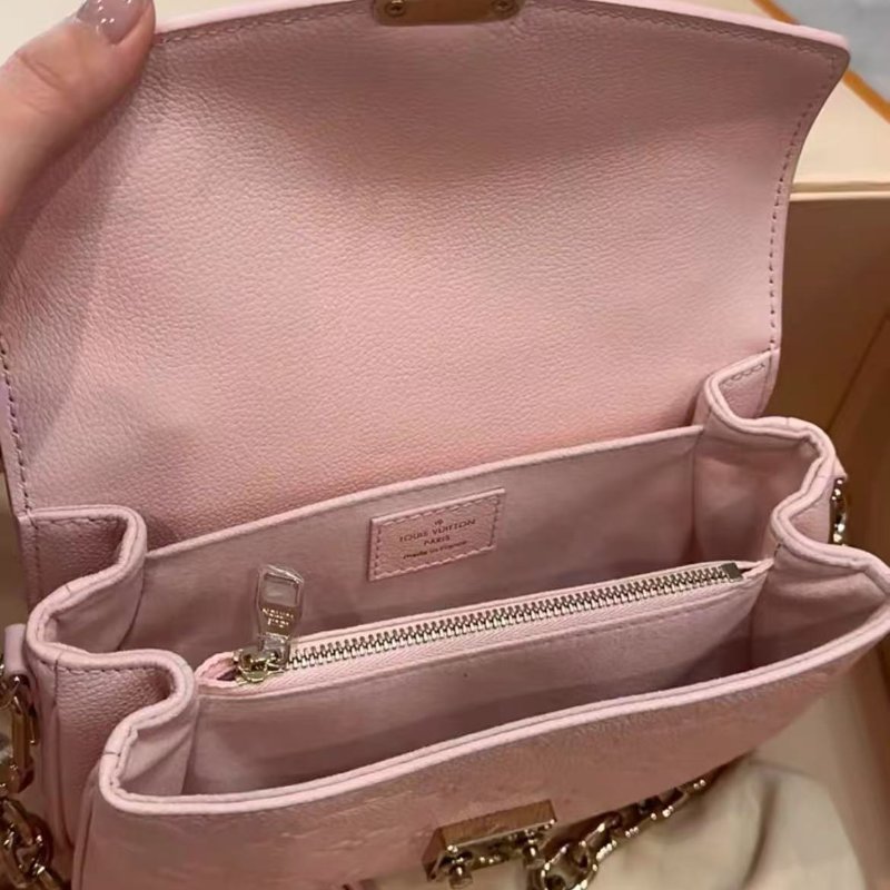 lv 新款櫻花粉全皮壓紋小郵差 上手有質感 5月份才發售的新款色 配件盒子塵袋購證-6