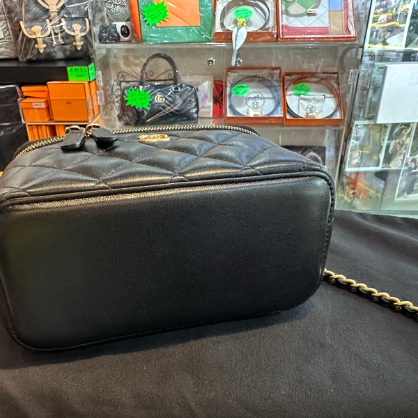 Chanel AP2303 Vanity Case-12