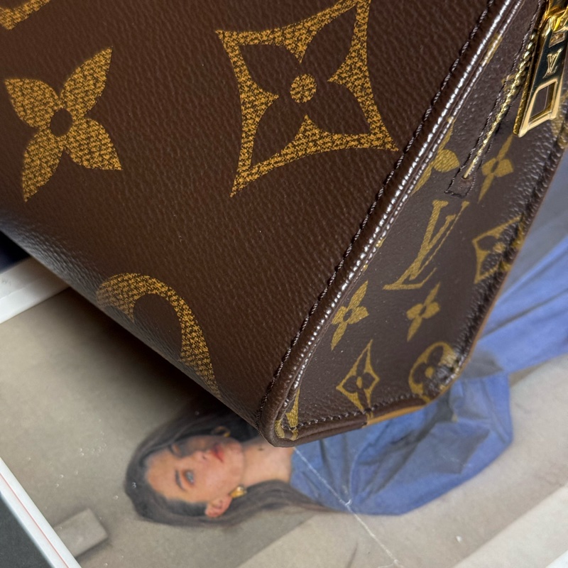 (日本購證全配🎁)LV M46653 OnTheGo East West系列 Reverse 皮革飾邊帆布手提/斜背包✨最新晶片款-9