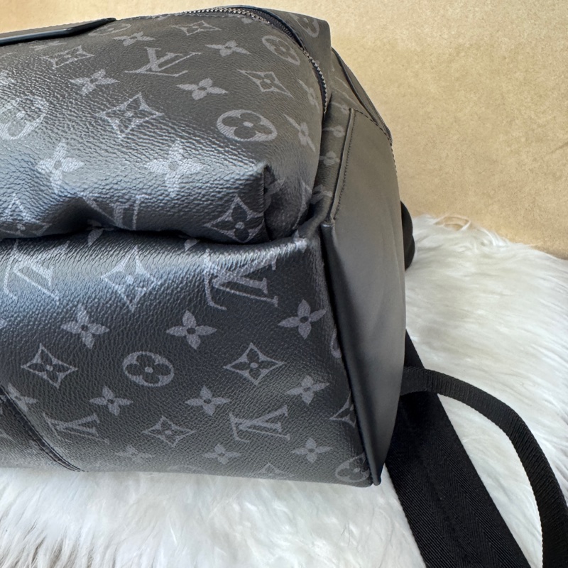 LV Discovery PM黑灰原花後背包-6