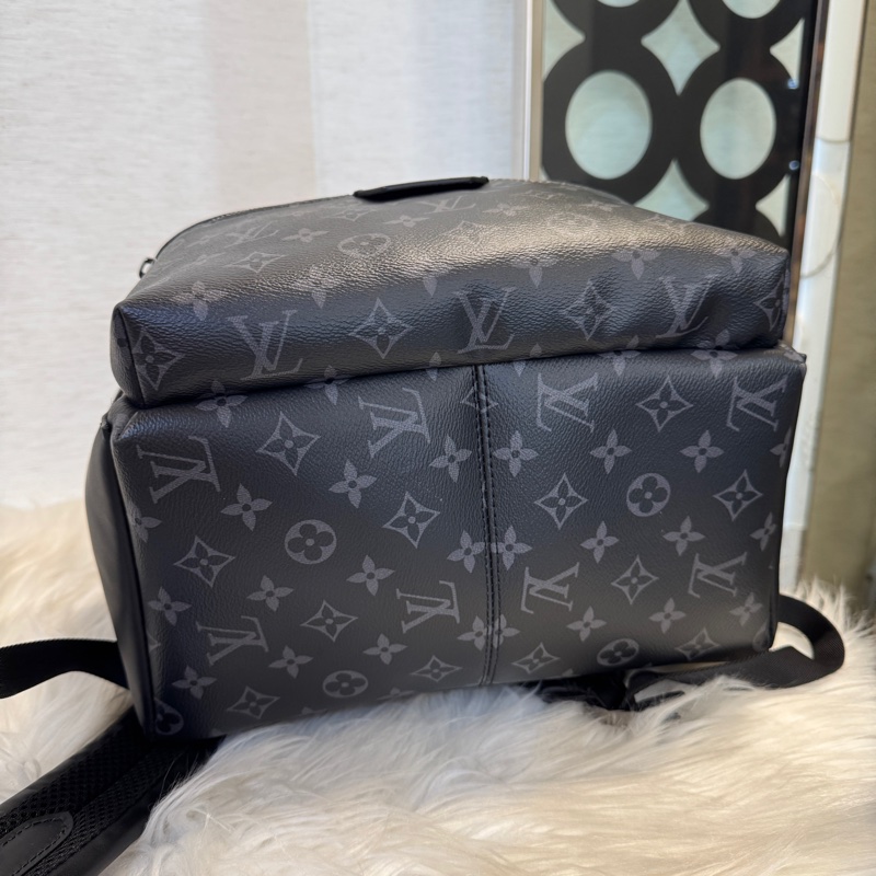 LV Discovery PM黑灰原花後背包-4