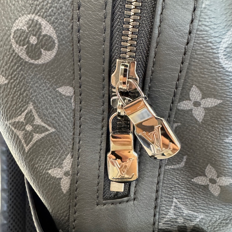 LV Discovery PM黑灰原花後背包-7
