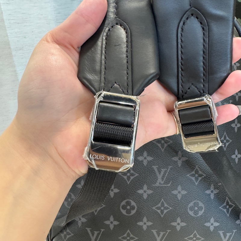 LV Discovery PM黑灰原花後背包-9