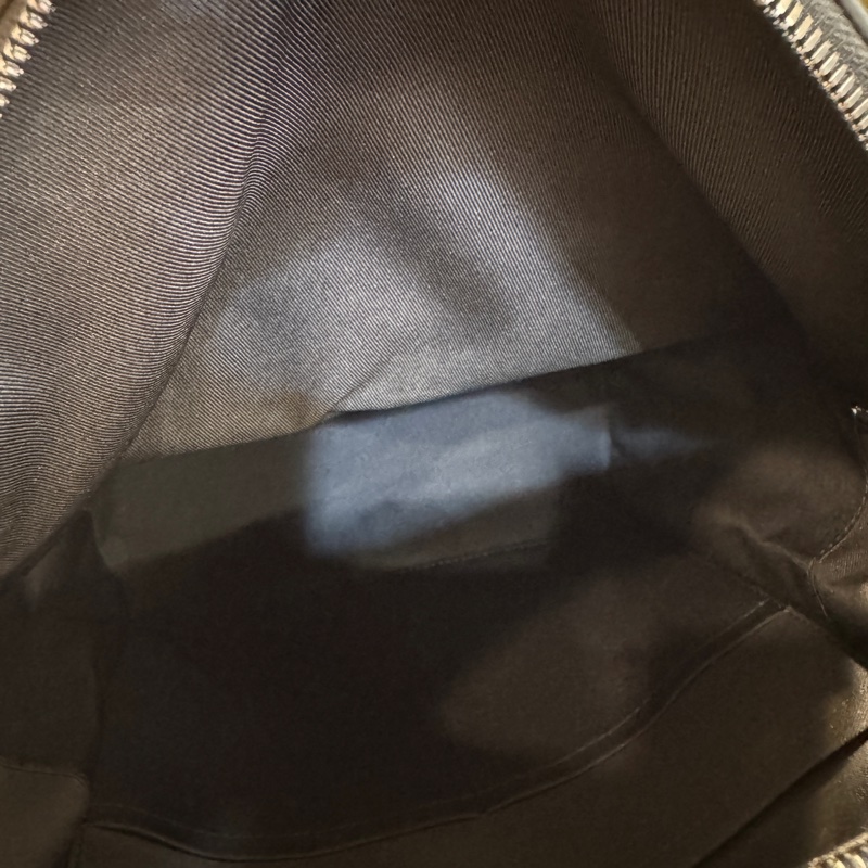 LV Discovery PM黑灰原花後背包-10