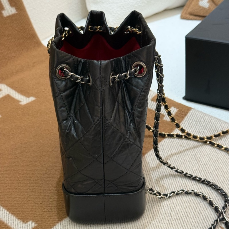 小帥小時髦CHANEL 黑金雙鏈束口後背小號流浪包-7