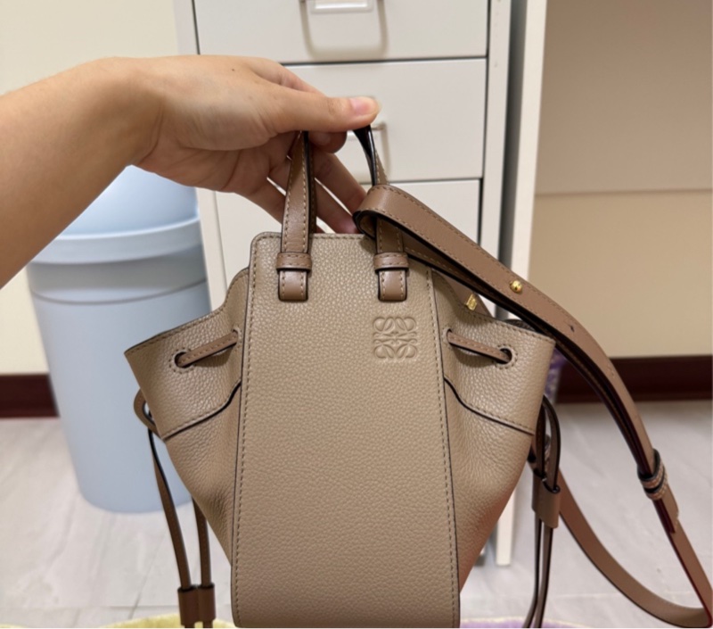 LOEWE  HAMMOCK MINI 吊床包 沙色-6