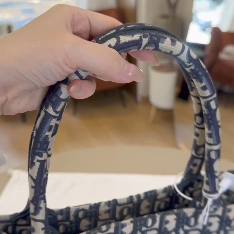 🈶購證🉑肩背 #9新 #專櫃12萬 Dior老花刺繡托特肩背包-14