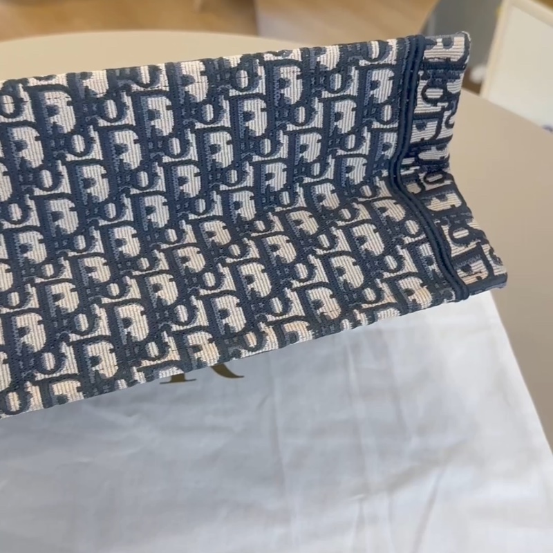 🈶購證🉑肩背 #9新 #專櫃12萬 Dior老花刺繡托特肩背包-17