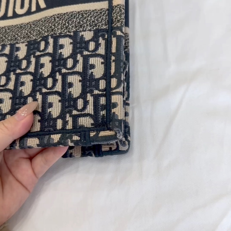 🈶購證🉑肩背 #9新 #專櫃12萬 Dior老花刺繡托特肩背包-18