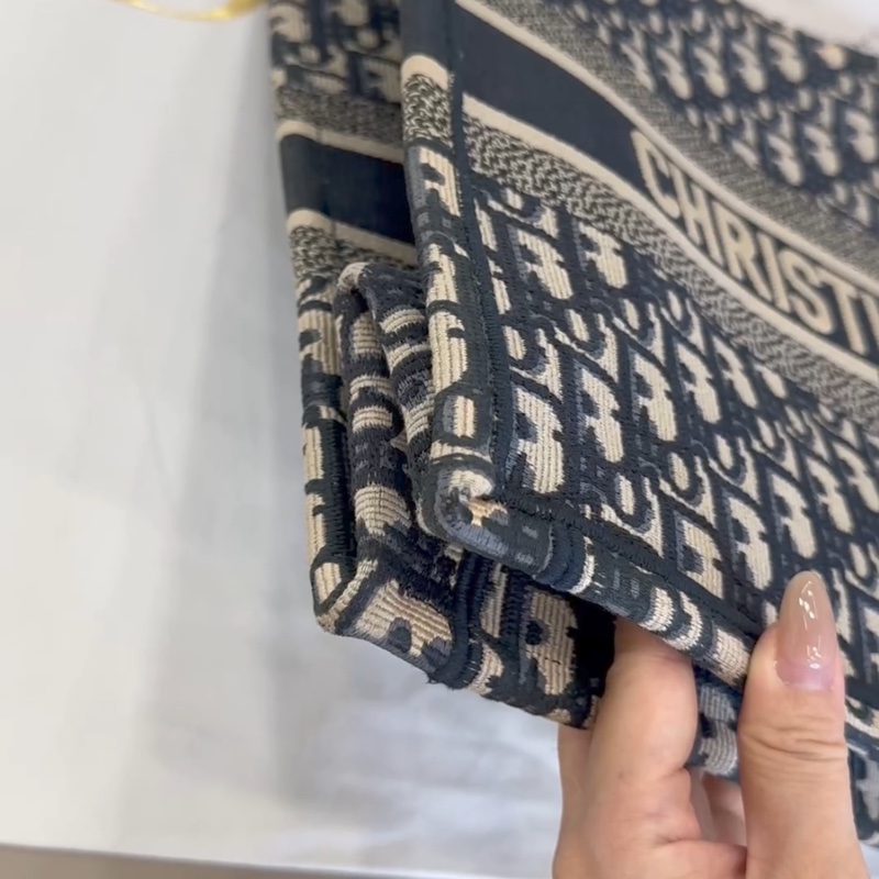 🈶購證🉑肩背 #9新 #專櫃12萬 Dior老花刺繡托特肩背包-21