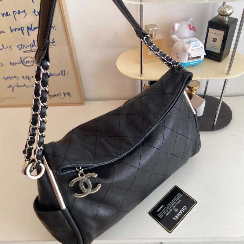 Chanel • 稀有爆款黑銀羊皮銀杆吊墜Hobo包 小號-4