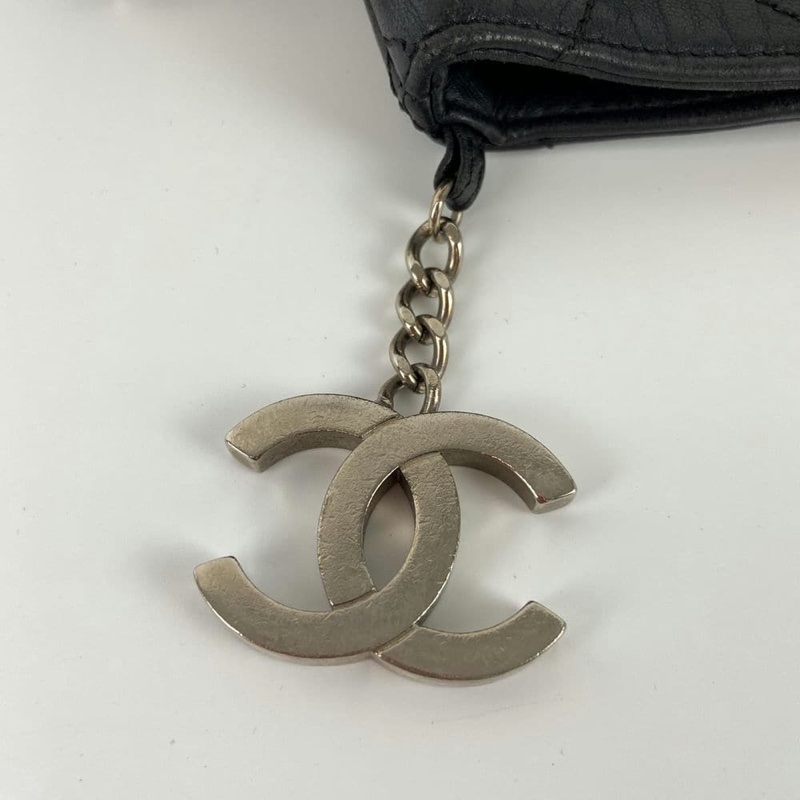 Chanel • 稀有爆款黑銀羊皮銀杆吊墜Hobo包 小號-11