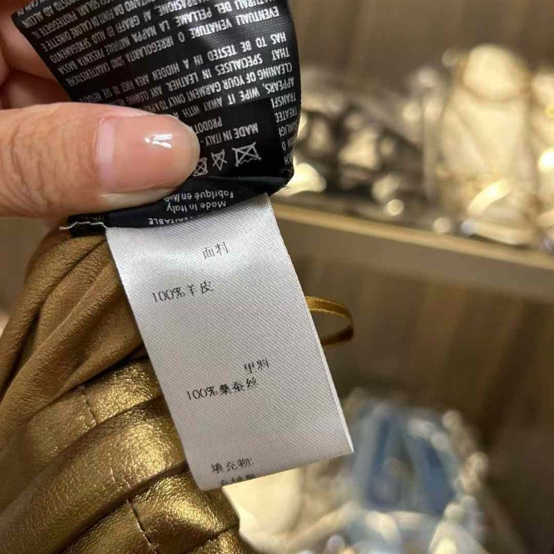 Gucci 短裙 尺寸38碼 腰圍約72 放置沒穿過 外面羊皮內里桑蠶絲-4