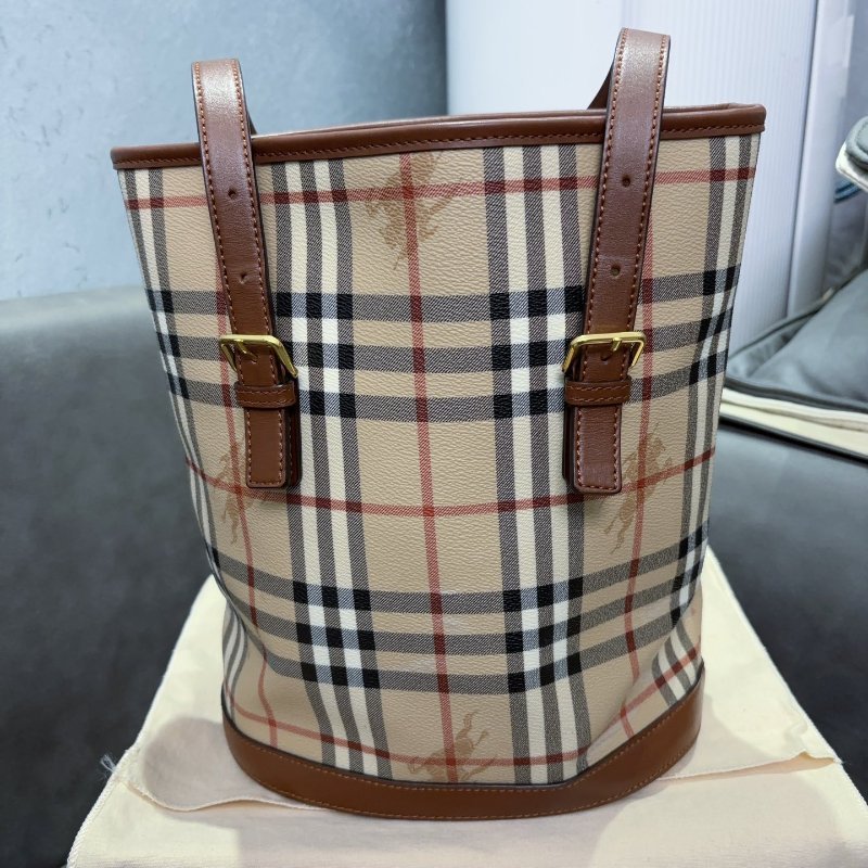 Burberry 戰馬格紋水桶單肩包 熱門款 中古包 很新 配件塵袋-0