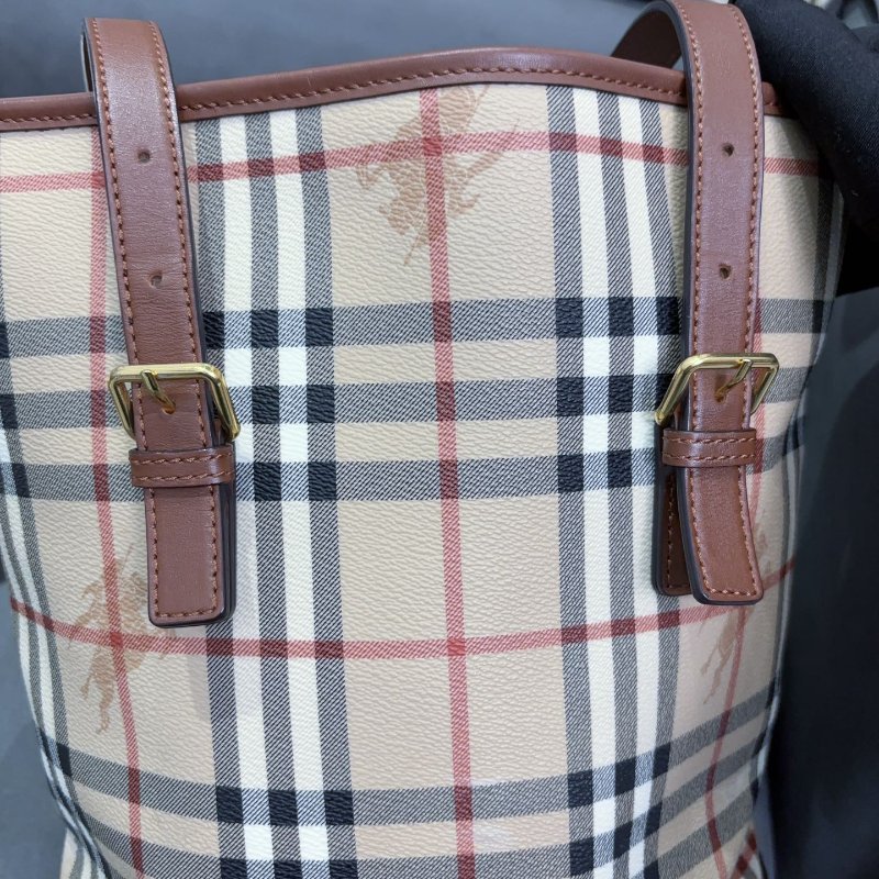 Burberry 戰馬格紋水桶單肩包 熱門款 中古包 很新 配件塵袋-1