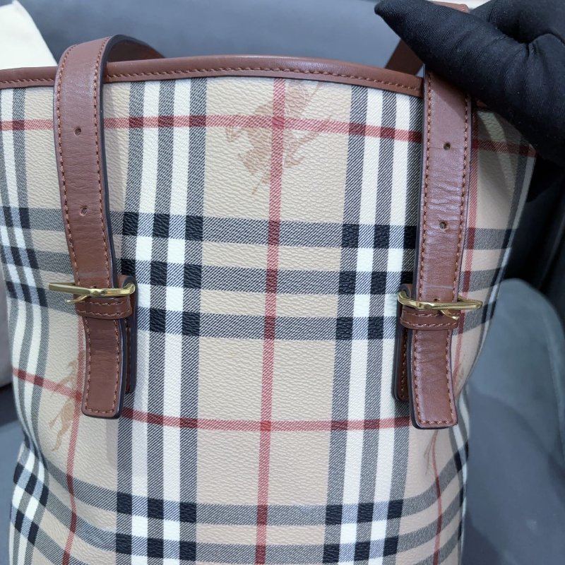 Burberry 戰馬格紋水桶單肩包 熱門款 中古包 很新 配件塵袋-2