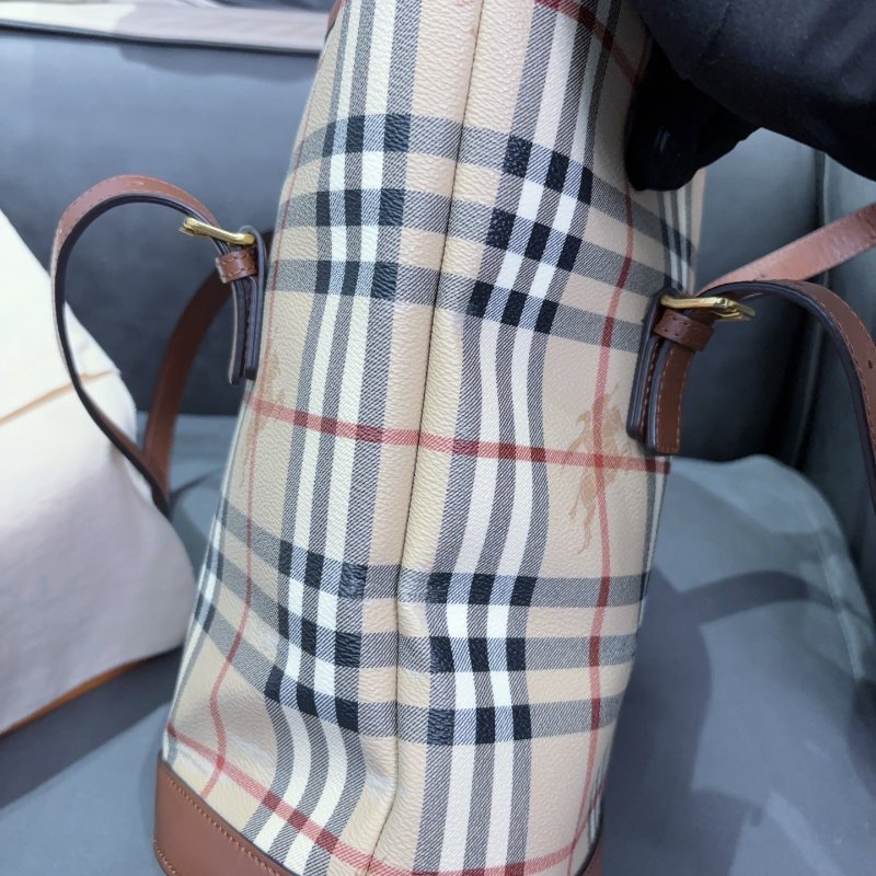 Burberry 戰馬格紋水桶單肩包 熱門款 中古包 很新 配件塵袋-5