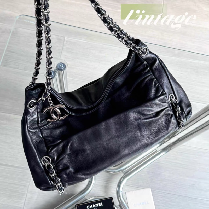 Chanel • 稀有黑銀皺褶滾邊鏈條吊墜Hobo包-1