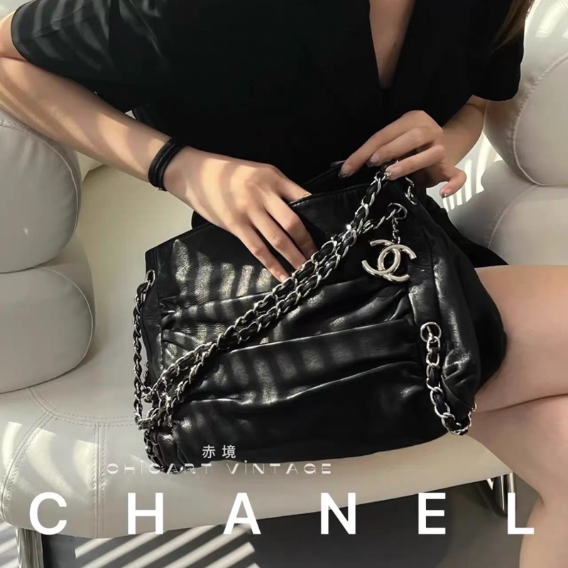 Chanel • 稀有黑銀皺褶滾邊鏈條吊墜Hobo包-3