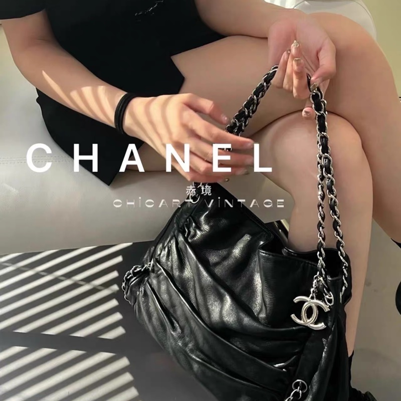 Chanel • 稀有黑銀皺褶滾邊鏈條吊墜Hobo包-4