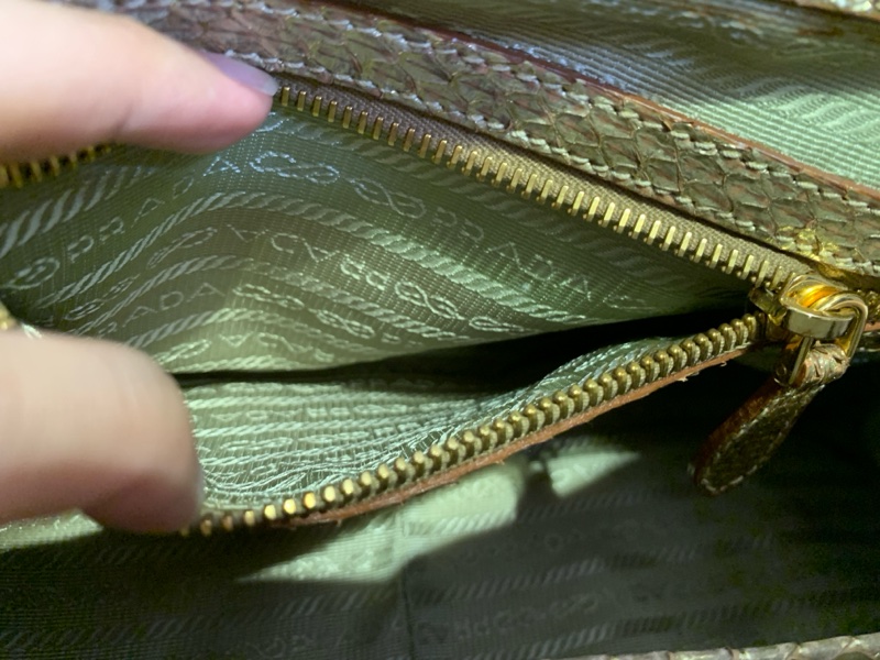 保證正品！超級稀有9成新Prada蛇皮拼接 藤編 草編 拉菲草 夏天手提包 手拿包-18