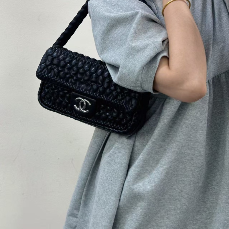 Chanel 限量款手提腋下包-1