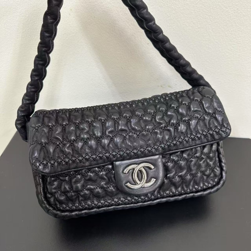 Chanel 限量款手提腋下包-3