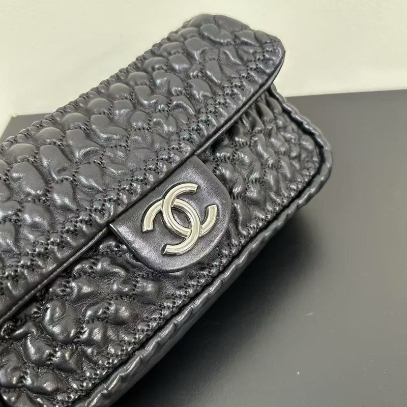 Chanel 限量款手提腋下包-11