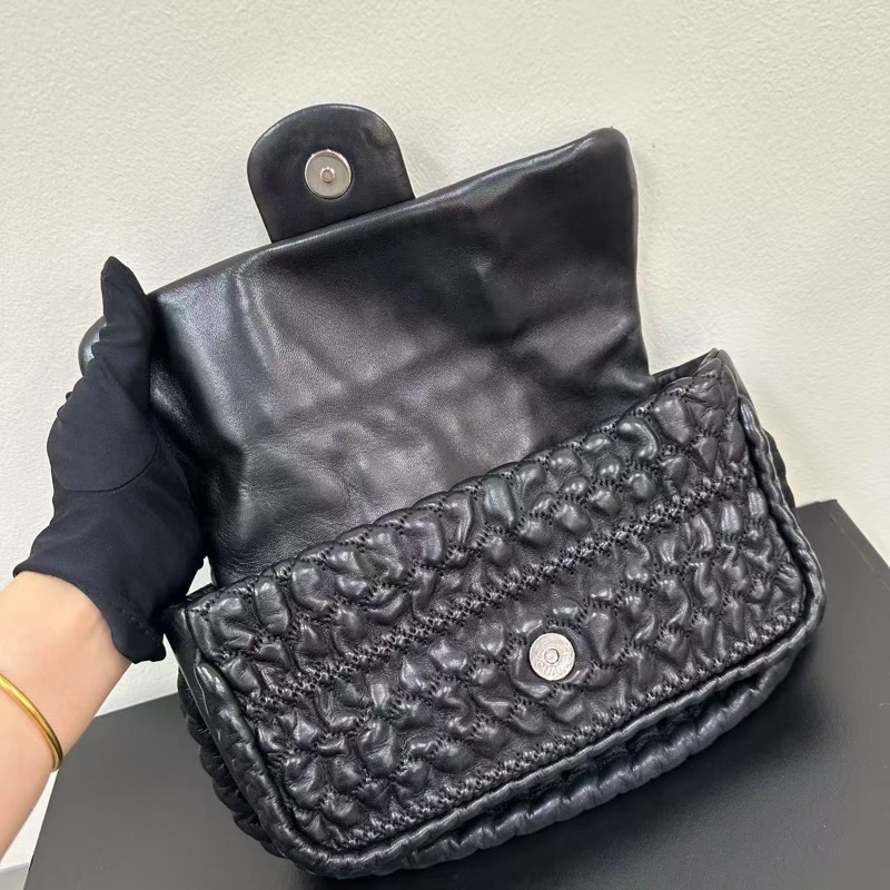 Chanel 限量款手提腋下包-13