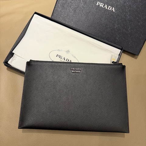 Prada 手拿包