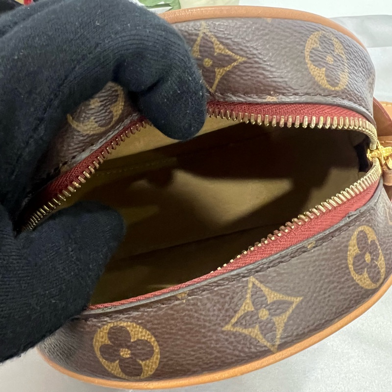 LV CHAPEAU SOUPLE P.M 圓餅斜肩包-5