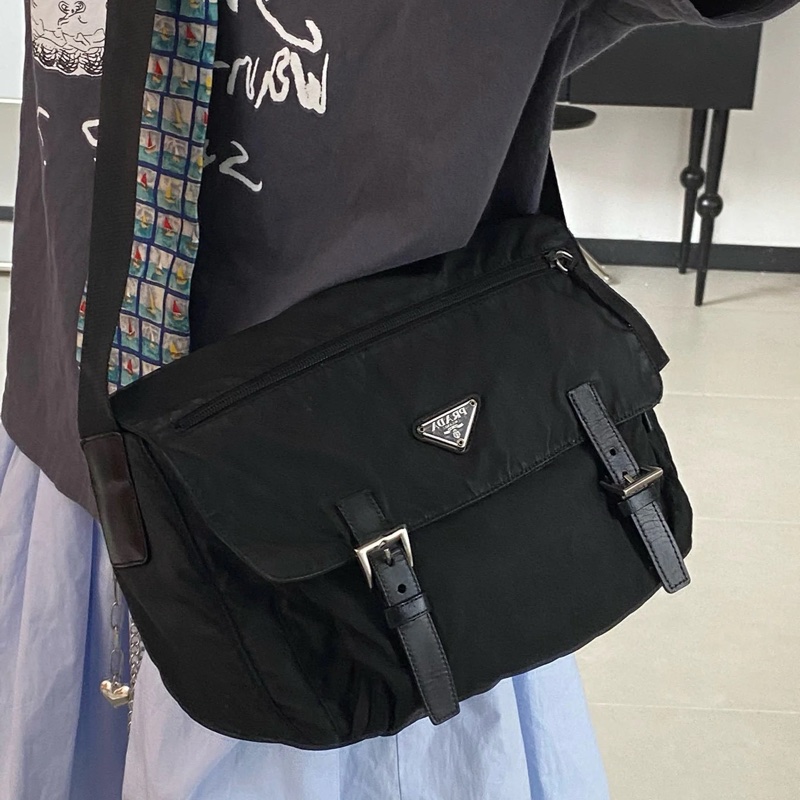 Prada經典降落傘斜背書包-0