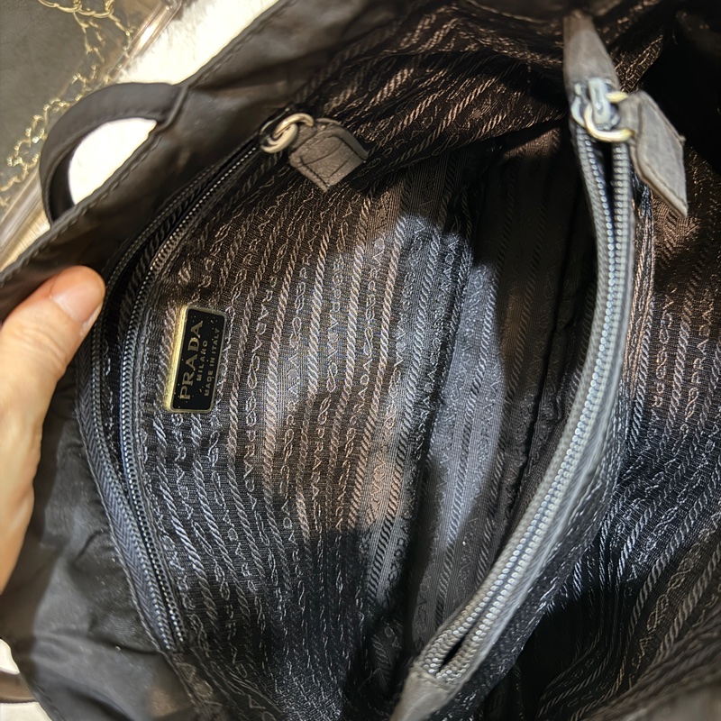 85新✨Prada🖤比goyard還輕的Prada降落傘布 黑色尼龍🖤肩背包 托特包 好輕 好裝 好用 耐用防潑水 附鑑定報告-12