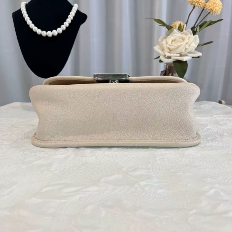 LV BUCI 奶白色水波紋 法棍包 芯片款 99新 24.5*15.5*9 配件塵袋-2