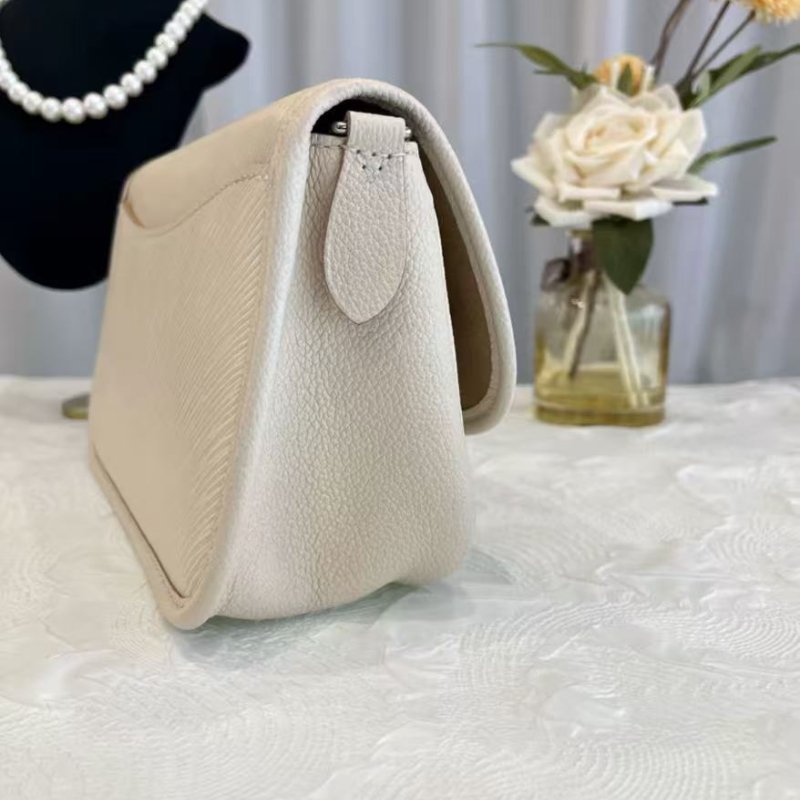 LV BUCI 奶白色水波紋 法棍包 芯片款 99新 24.5*15.5*9 配件塵袋-3